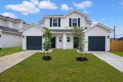 Move in ready with Designer touches through out!! – photo 1