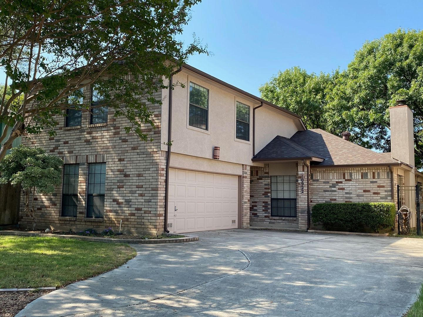San Antonio House: 10922 Lake Path Dr