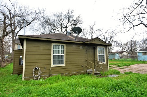 Charming 1 BR House on Large Lot – photo 1