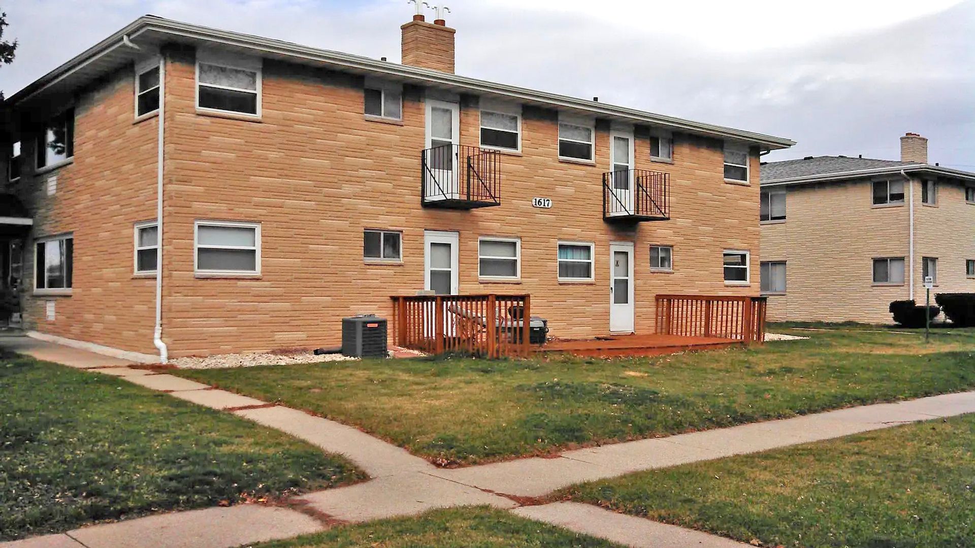 Janesville Apartment: 1617 Randolph Rd