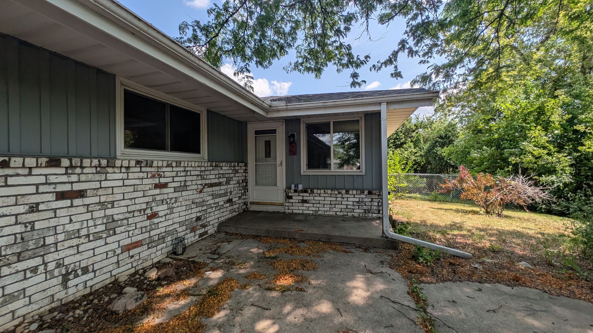 Janesville House: 1922 Ontario Dr