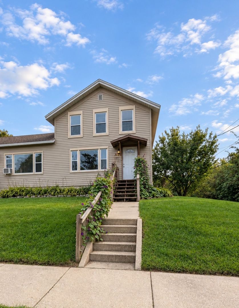 Janesville Townhome: 502 Prospect