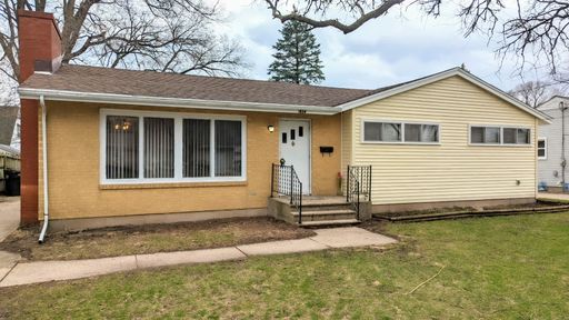 3 Bedroom Home available – photo 1