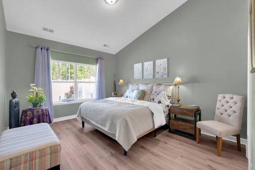 Listing photo thumbnail