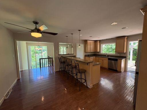 Listing photo thumbnail