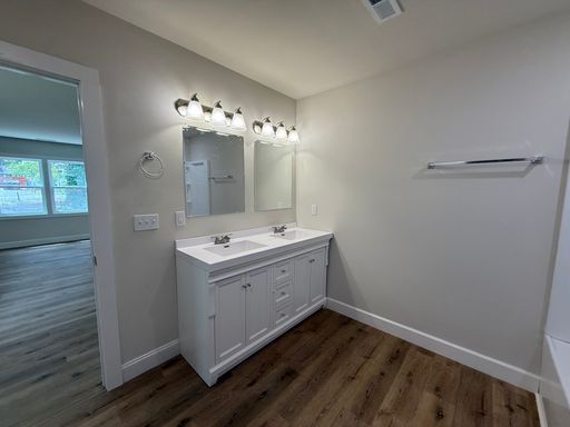 Listing photo thumbnail