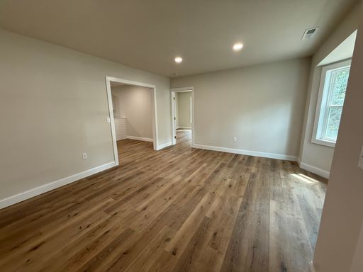Listing photo thumbnail