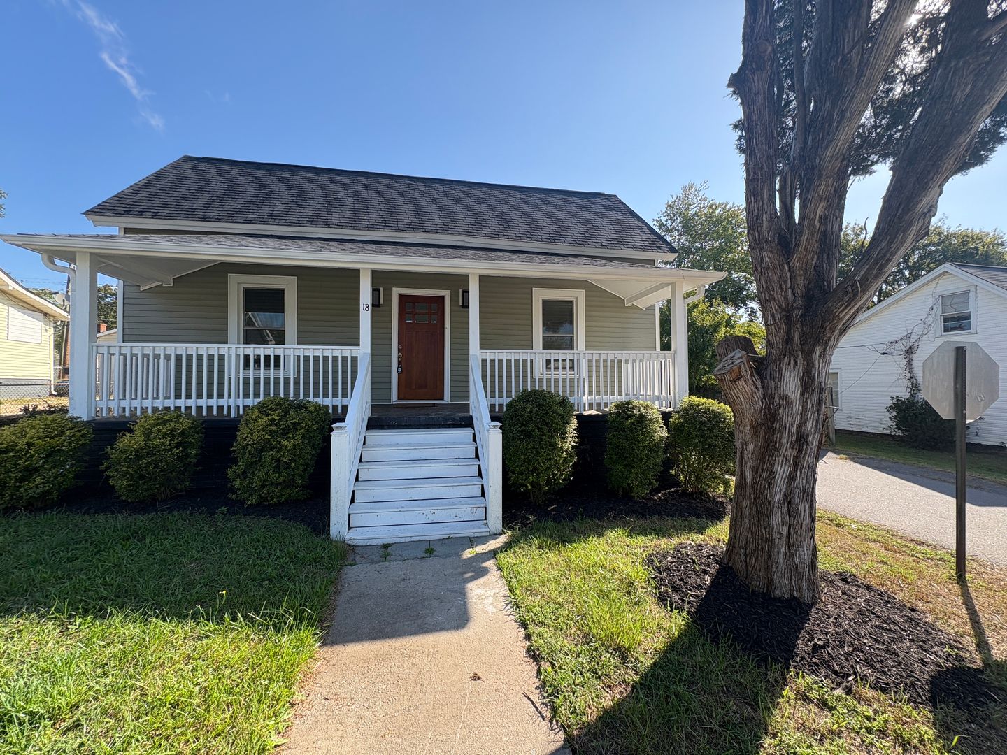 2/2 Charming Home in West Greenville!