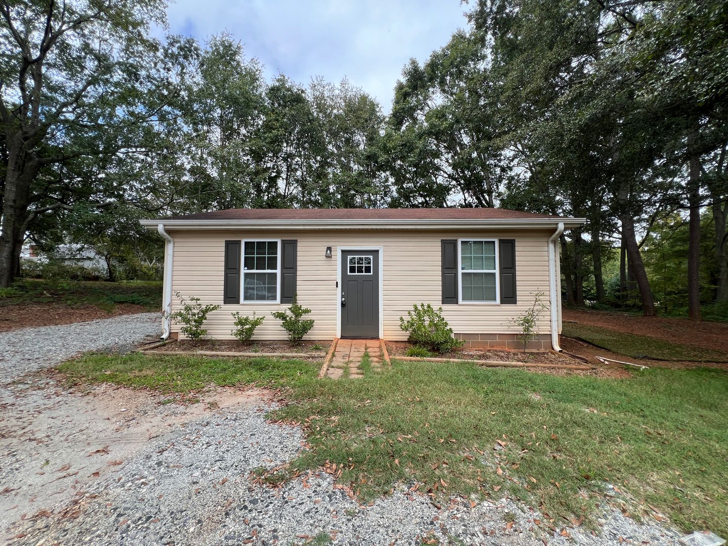 Spartanburg House: 154B Hidden Hill Road