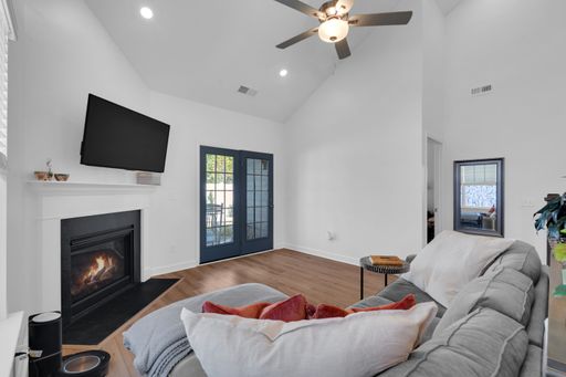 Listing photo thumbnail