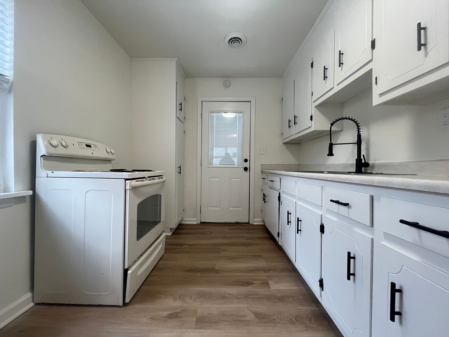 Taylors House: 6 Easy Street