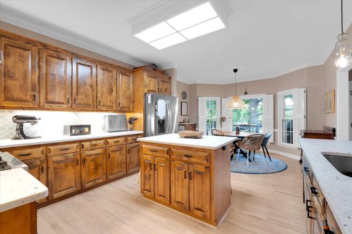 Listing photo thumbnail