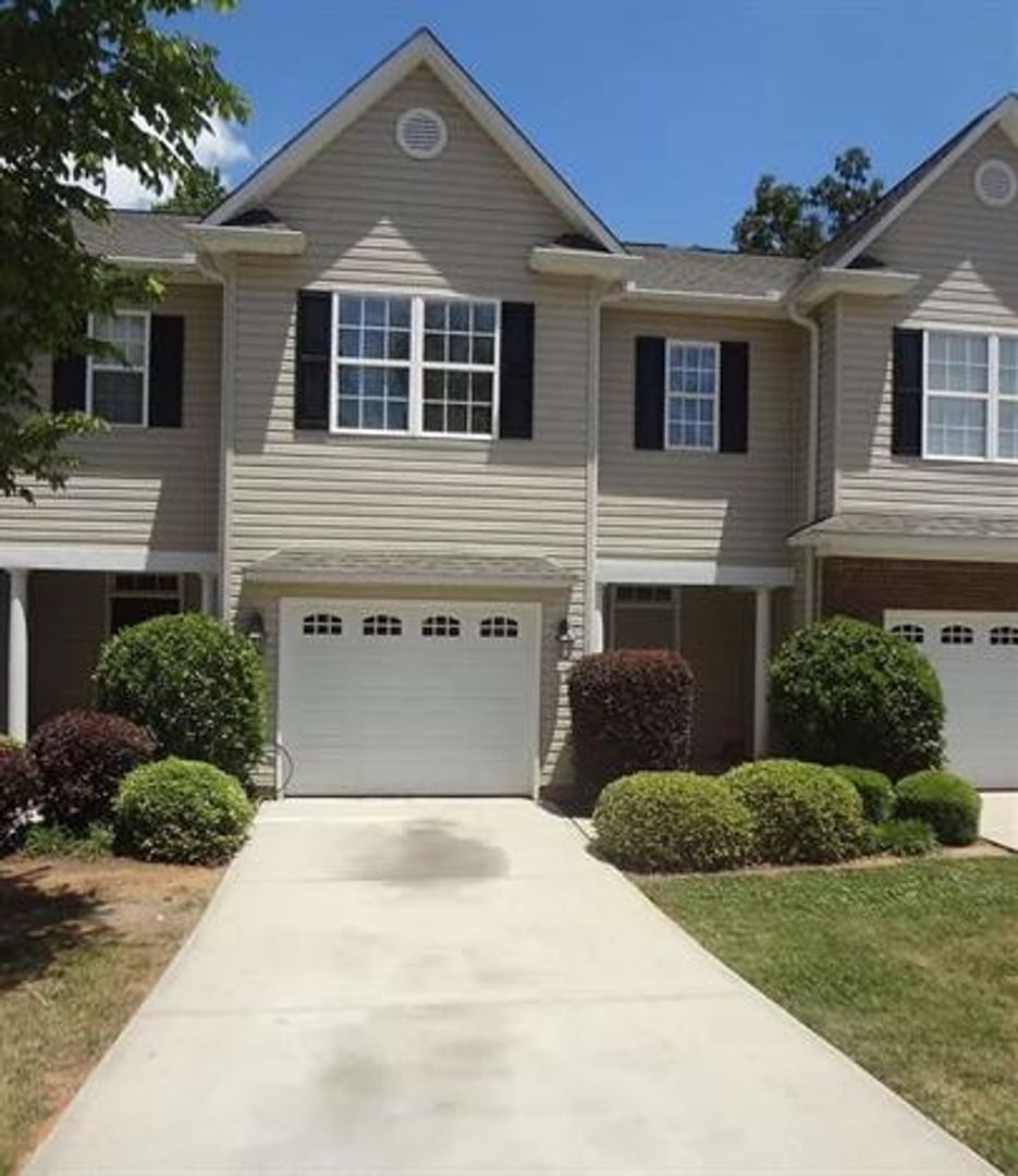 Greenville House: 202 Biddeford Place