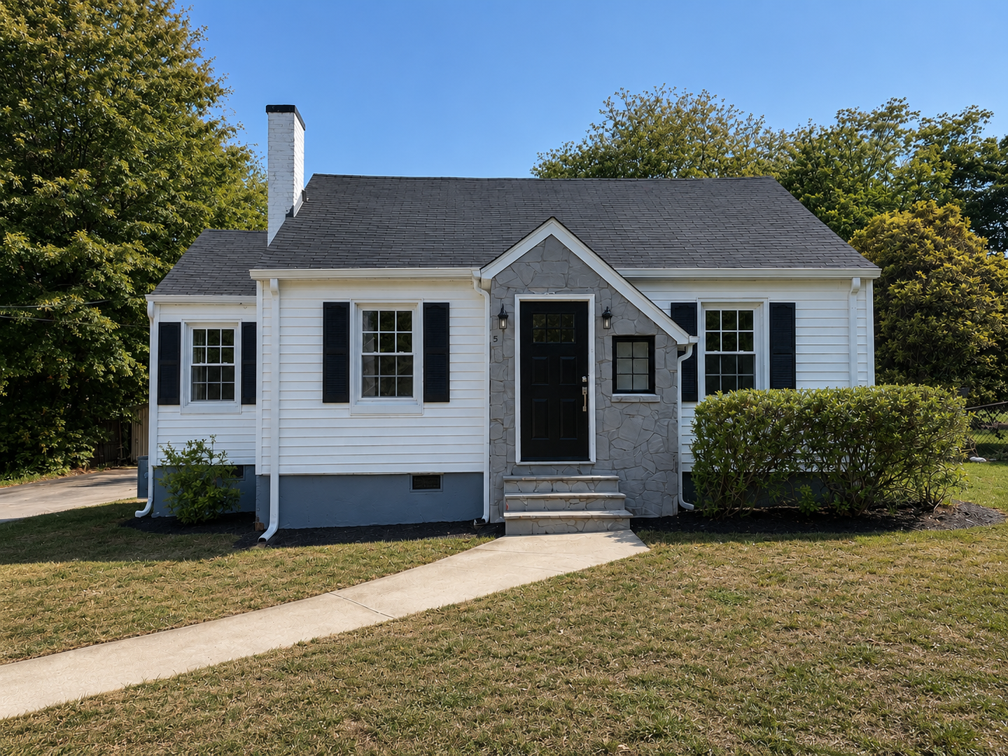 Greenville House: 5 Shamrock Ln