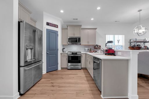 Listing photo thumbnail