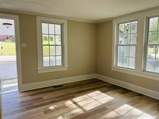 Listing photo thumbnail