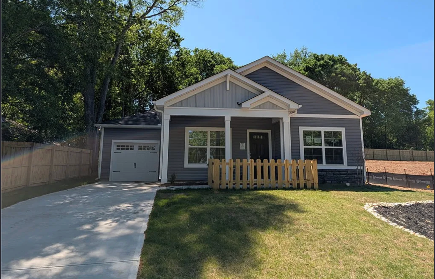Greenville House: 7 Iola Street