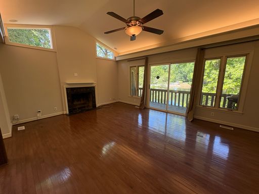 Listing photo thumbnail