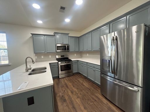 Listing photo thumbnail