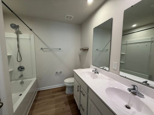 Listing photo thumbnail