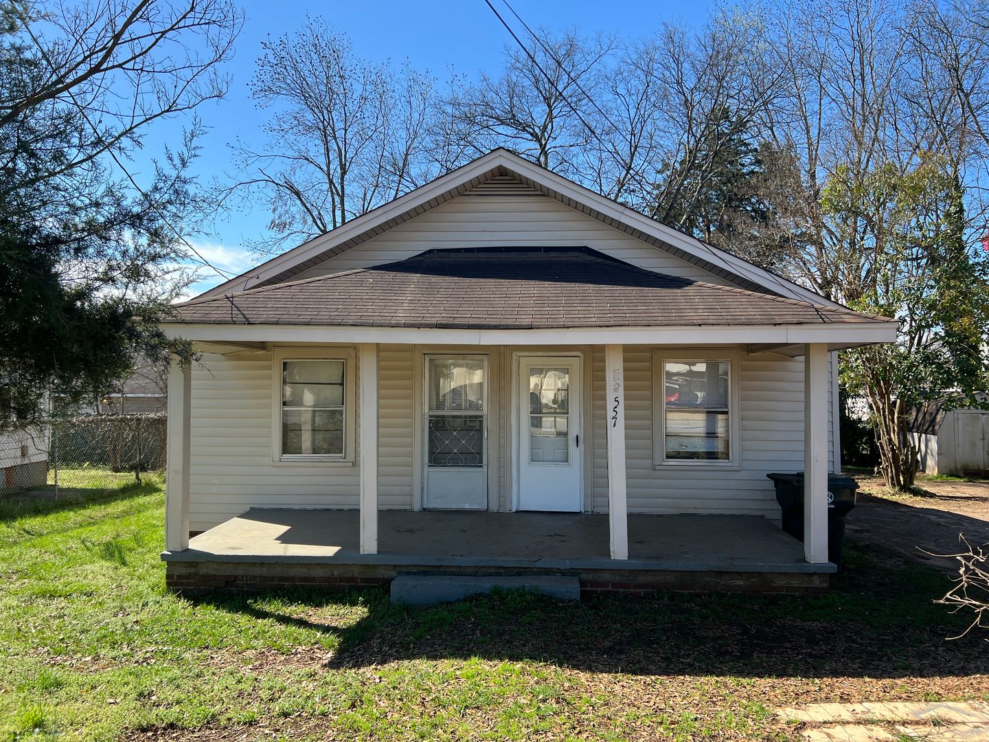 Greenville House: 557 Perry Avenue