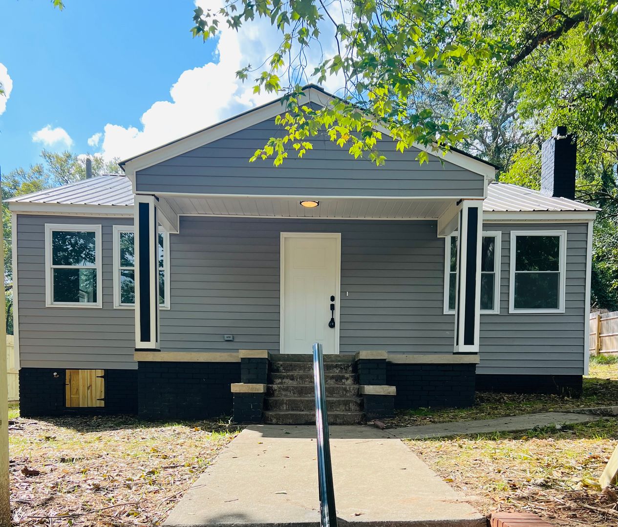 Stunning 3/2 Available December 1st!