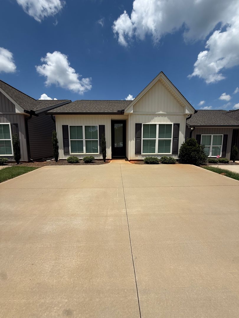 192 Mill St, Unit A, Pelzer, SC 29669