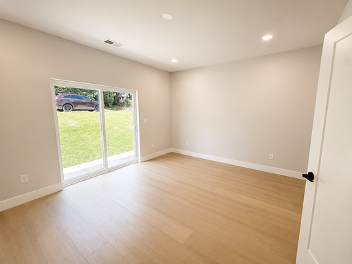 Listing photo thumbnail