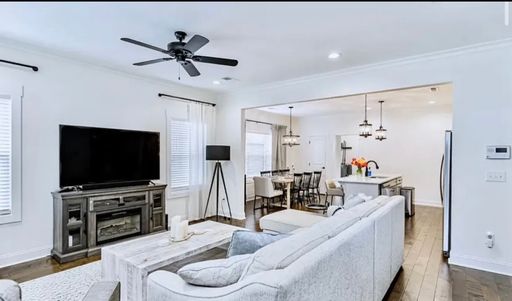 Listing photo thumbnail