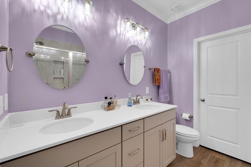 Listing photo thumbnail