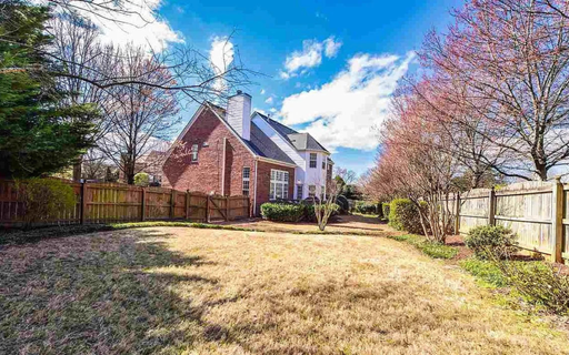 Listing photo thumbnail