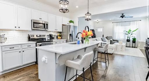 Listing photo thumbnail