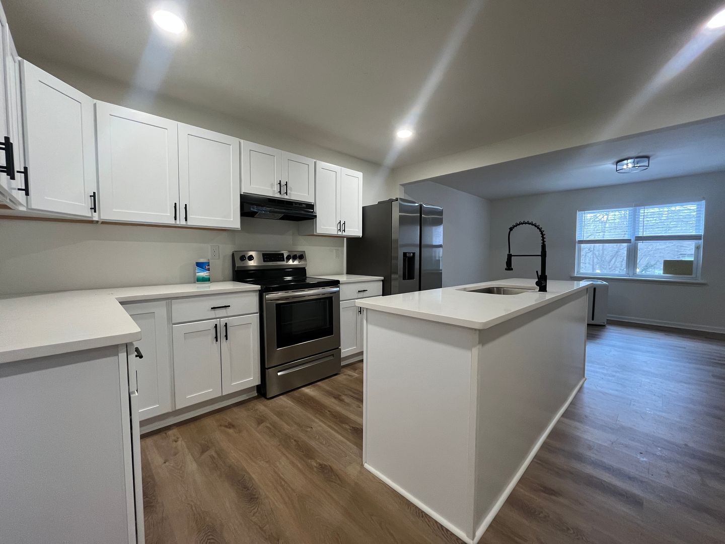 Taylors House: 4 Easy Street