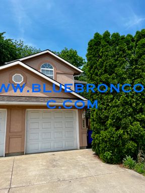 Spacious unit on quiet street with neighborhood pool! – photo 1