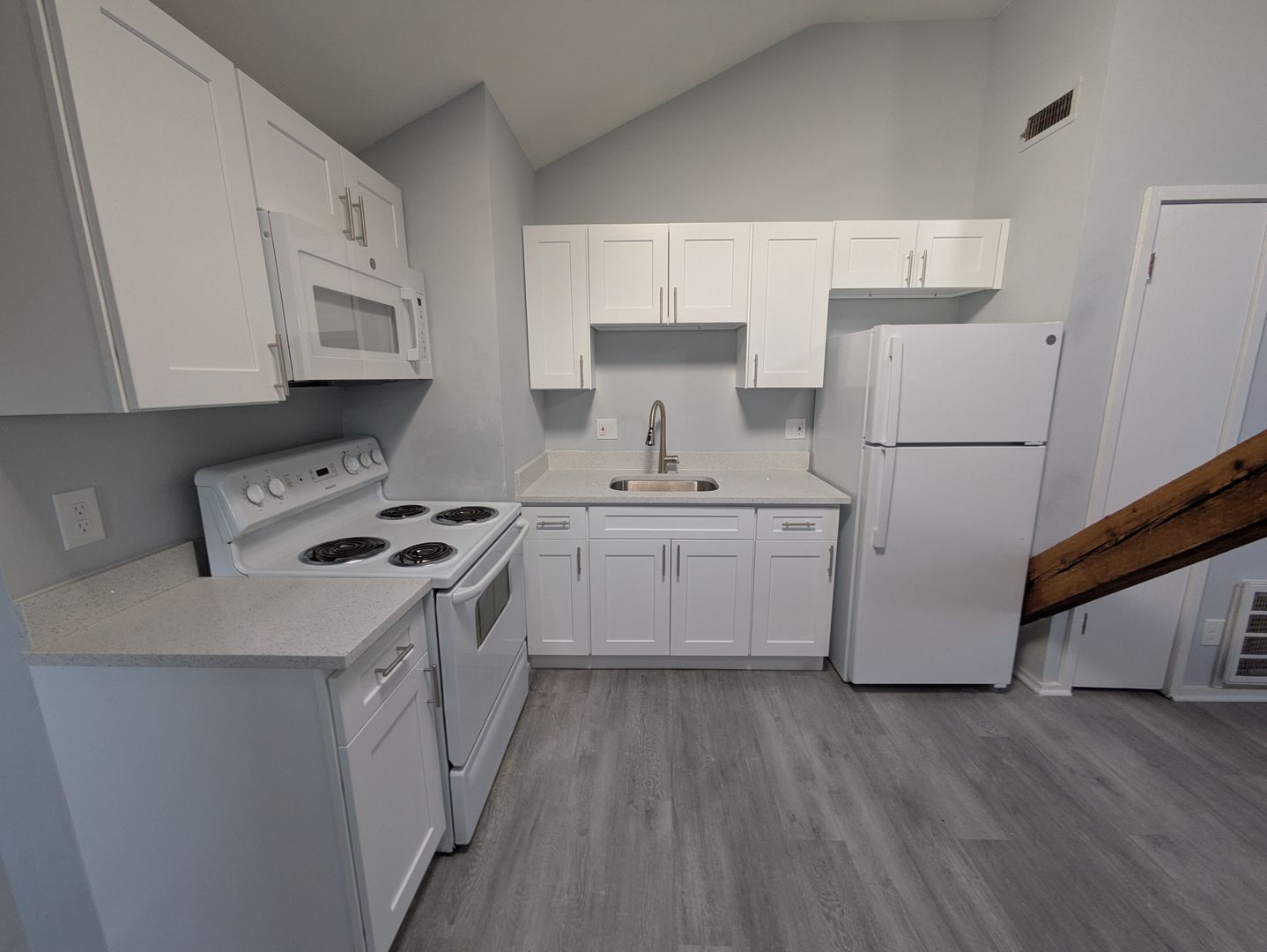 Derby Apartment: 50 Derby Ave,