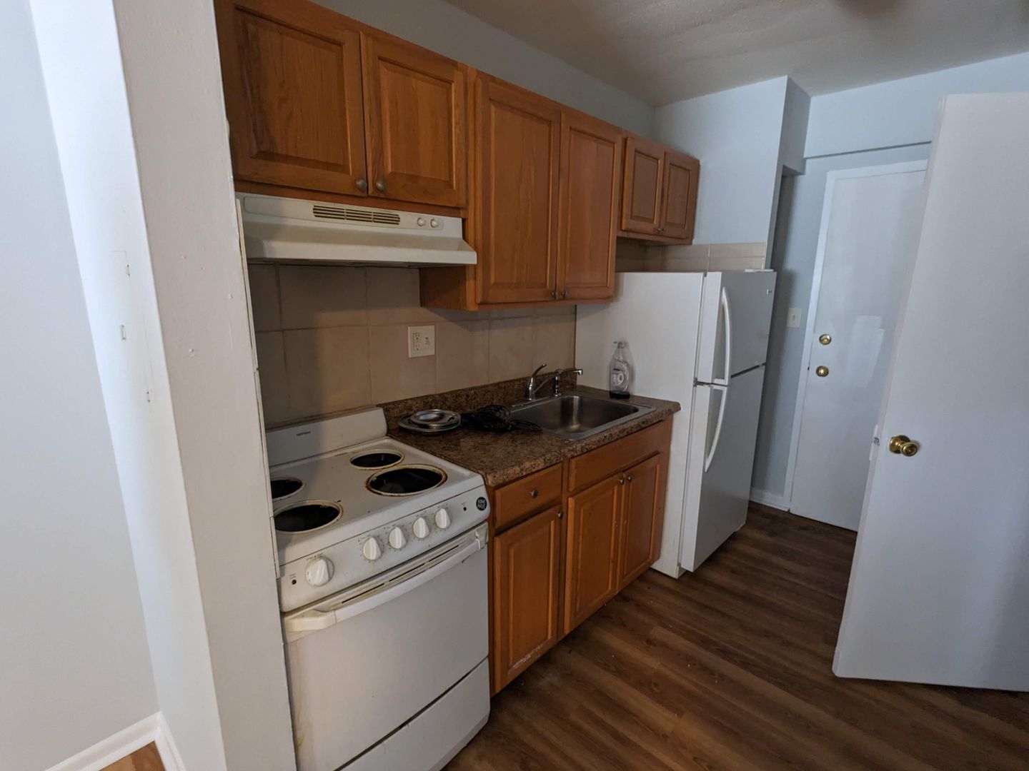 Ansonia Apartment: 15 West Main St