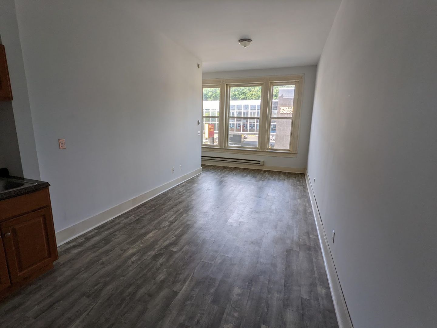 Ansonia Apartment: 202-210 Main St