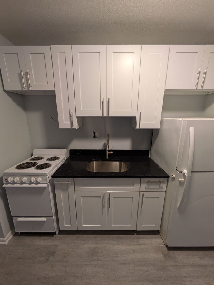 Ansonia Apartment: 15 West Main St