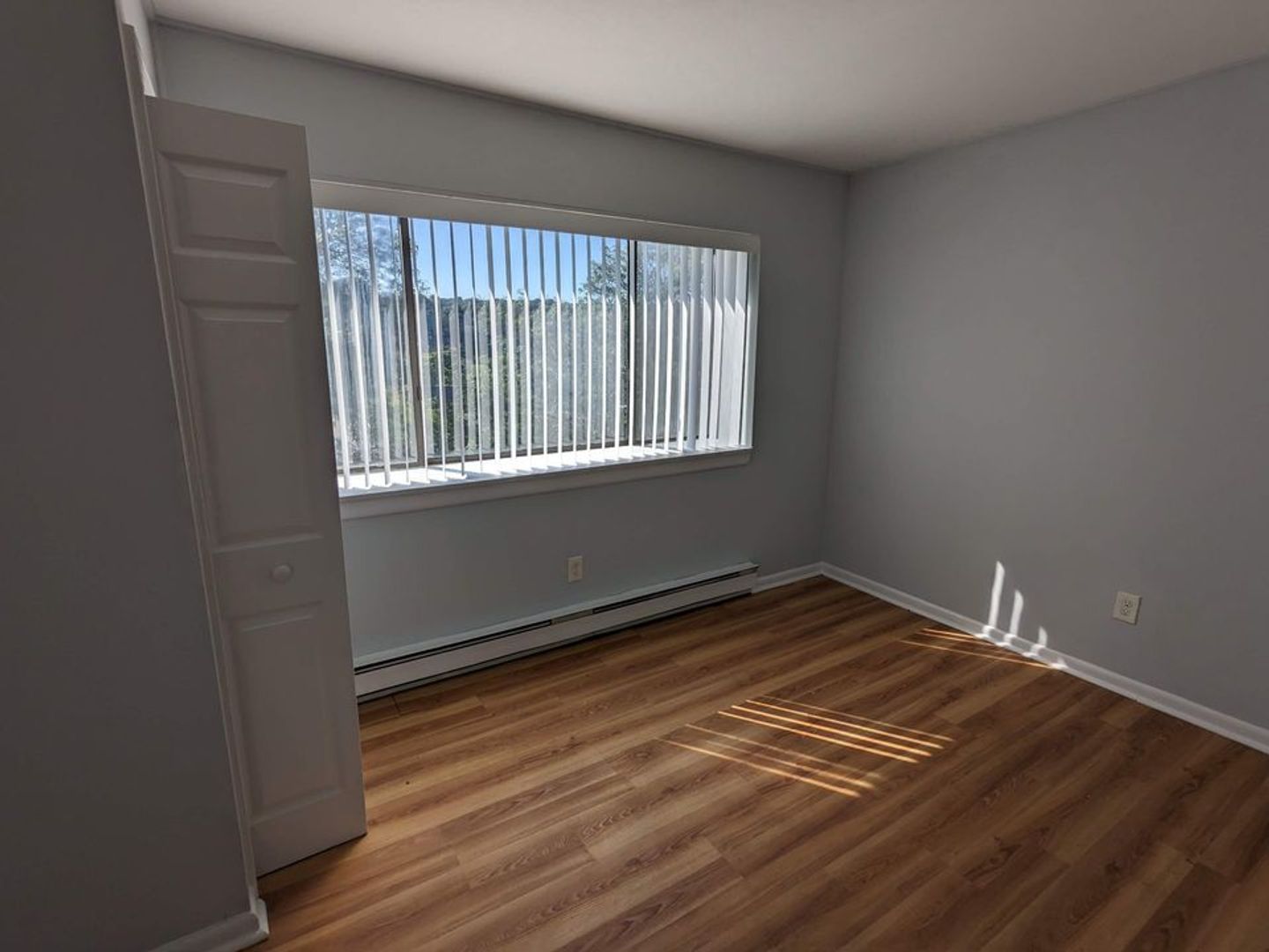 Ansonia Apartment: 15 West Main St