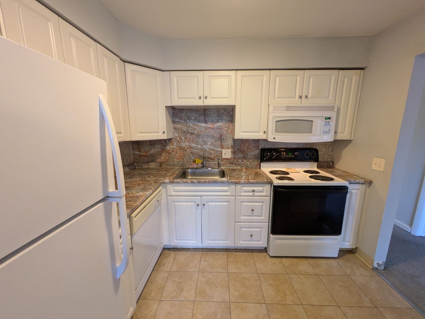 Beacon Falls Apartment: 40 Noe Place