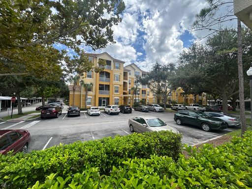 Beautiful 3 bedroom condo now available in Metro West – photo 1