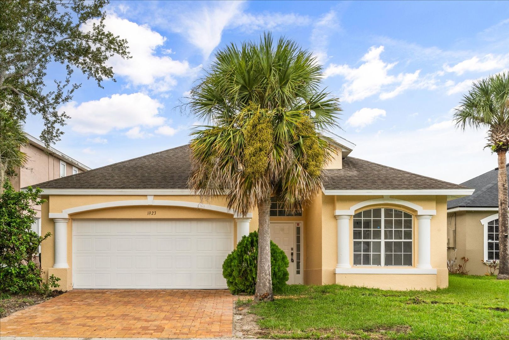 Stunning 4-Bedroom Lakefront Pool Home in Bridgeview at Meadow Woods