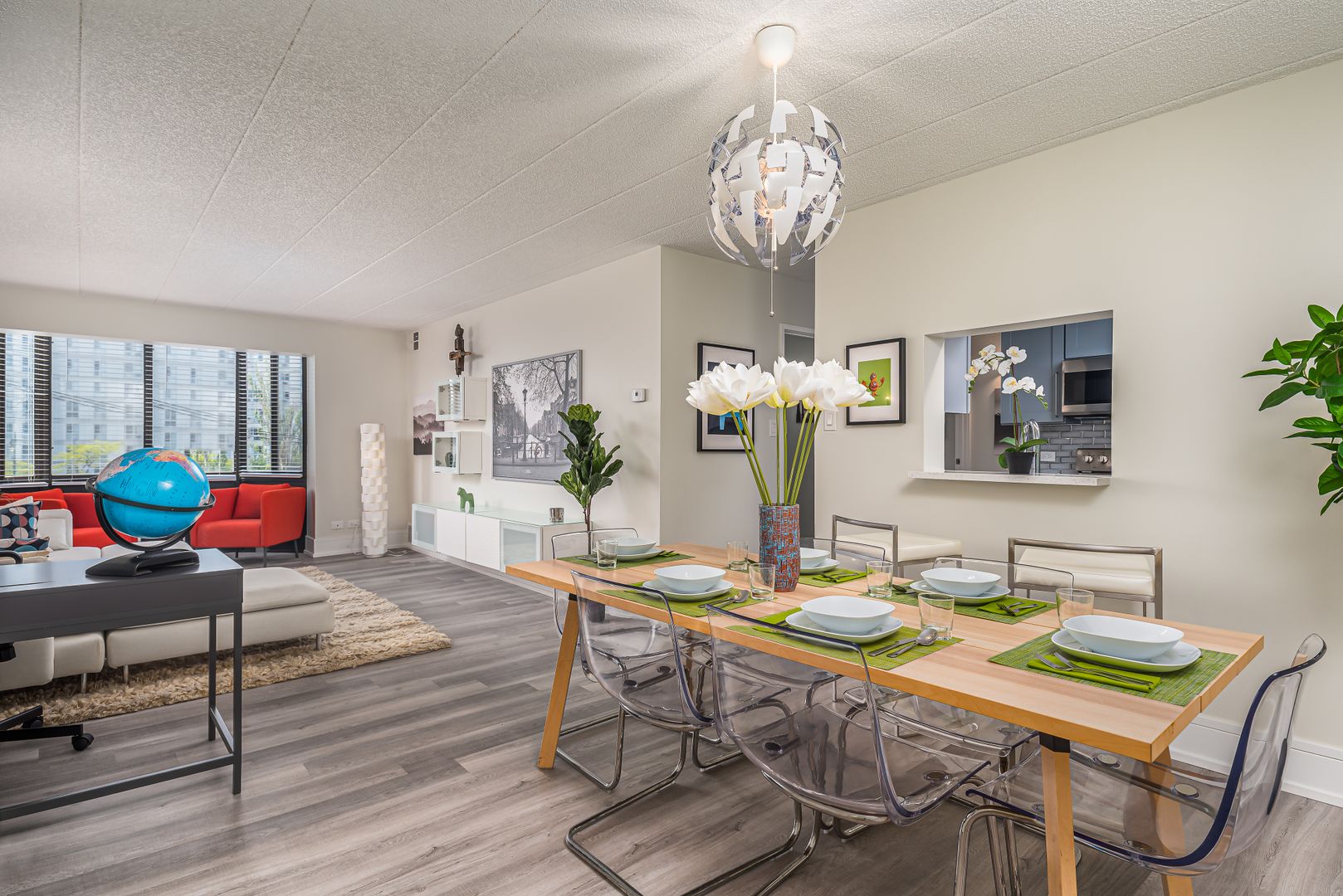 Chicago Apartment: 606 - 637 E Woodland Park Ave