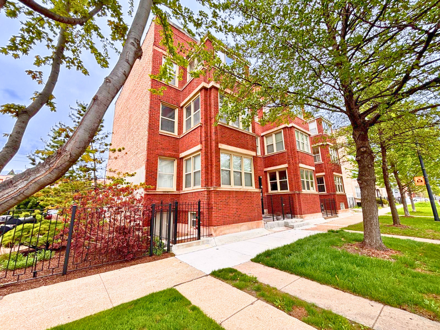Chicago Apartment: 4832 S. Indiana Ave