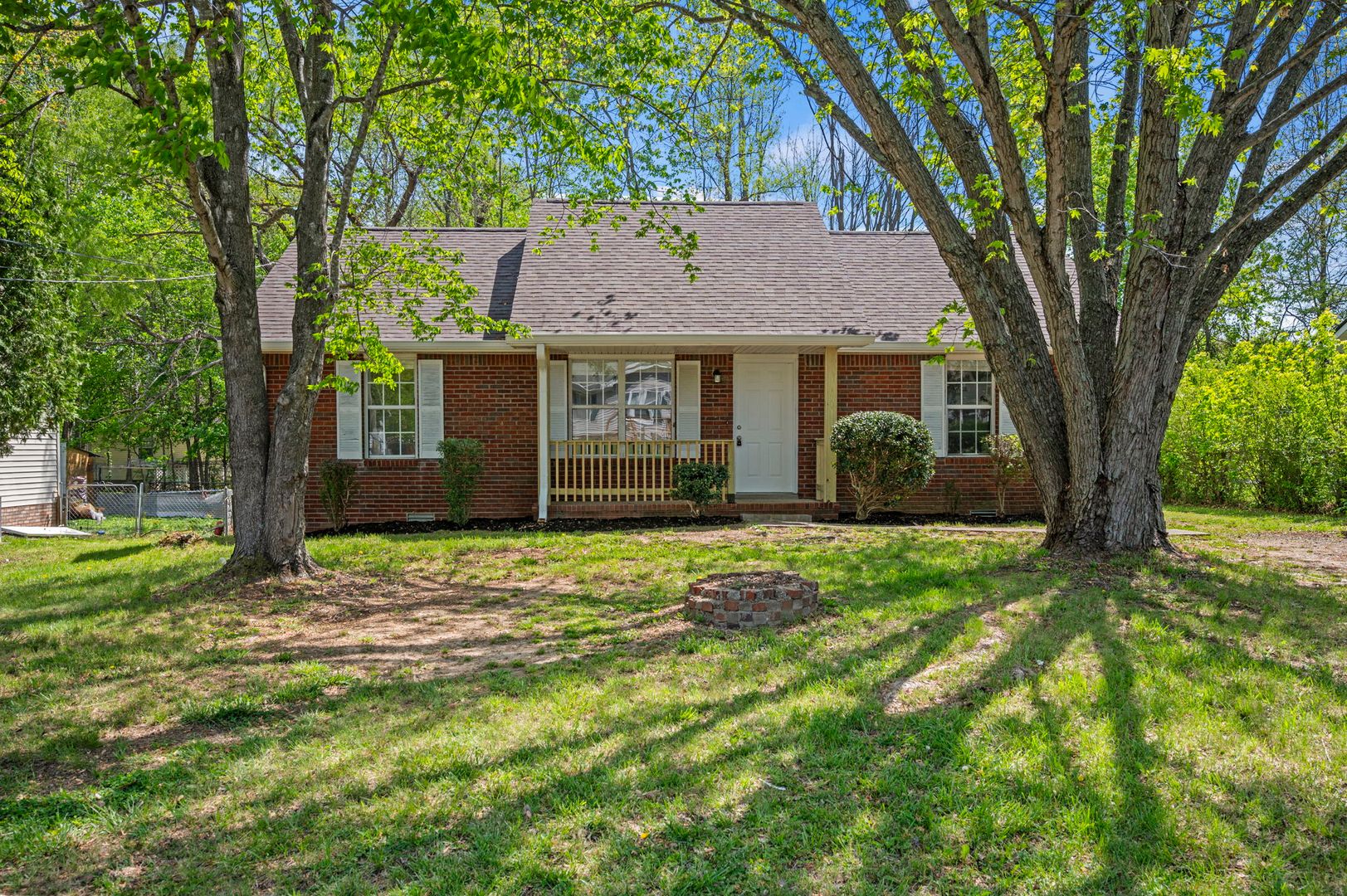 Clarksville House: 561 Jacquie Drive
