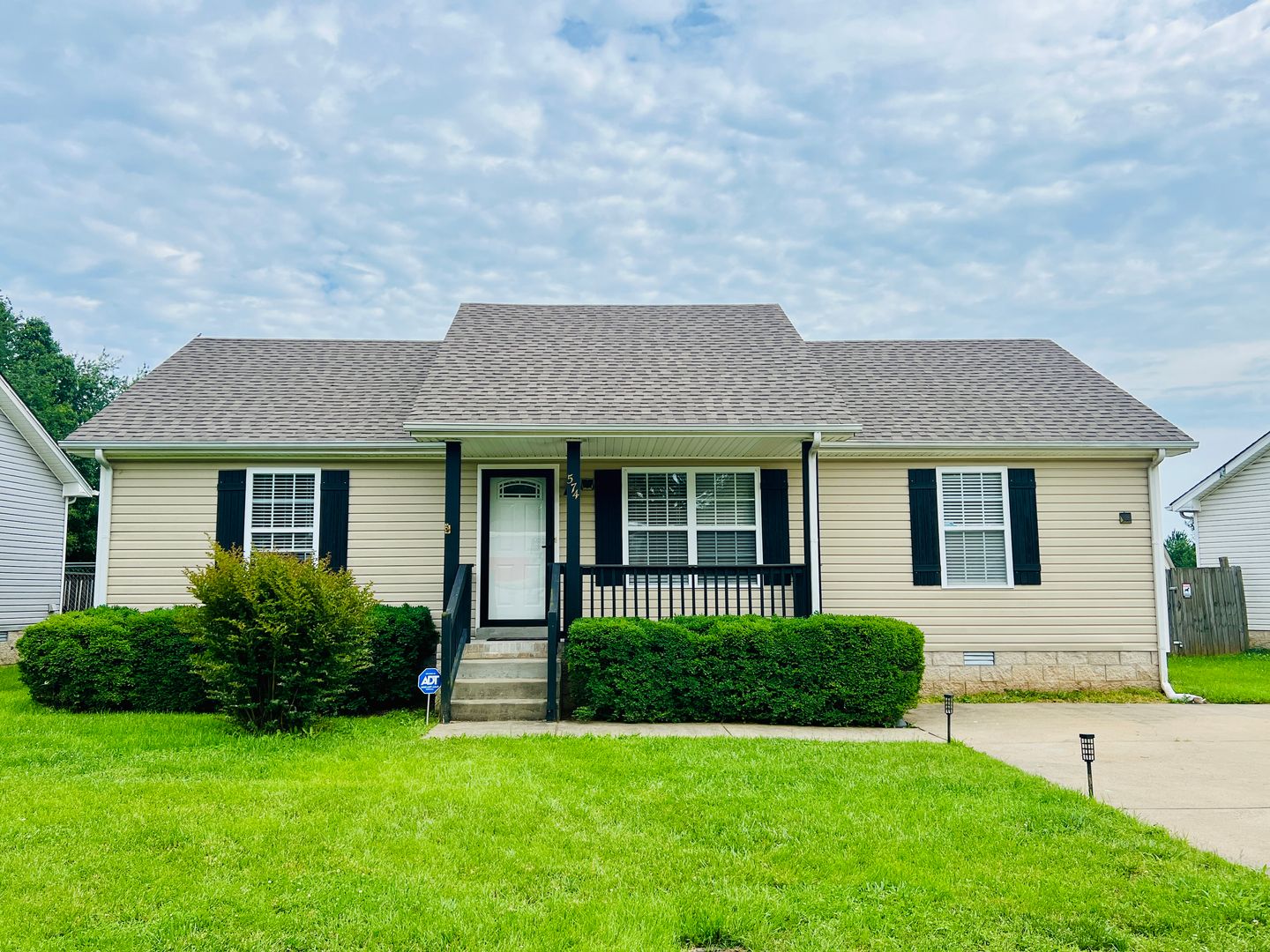 Clarksville House: 574 Oakmont Drive