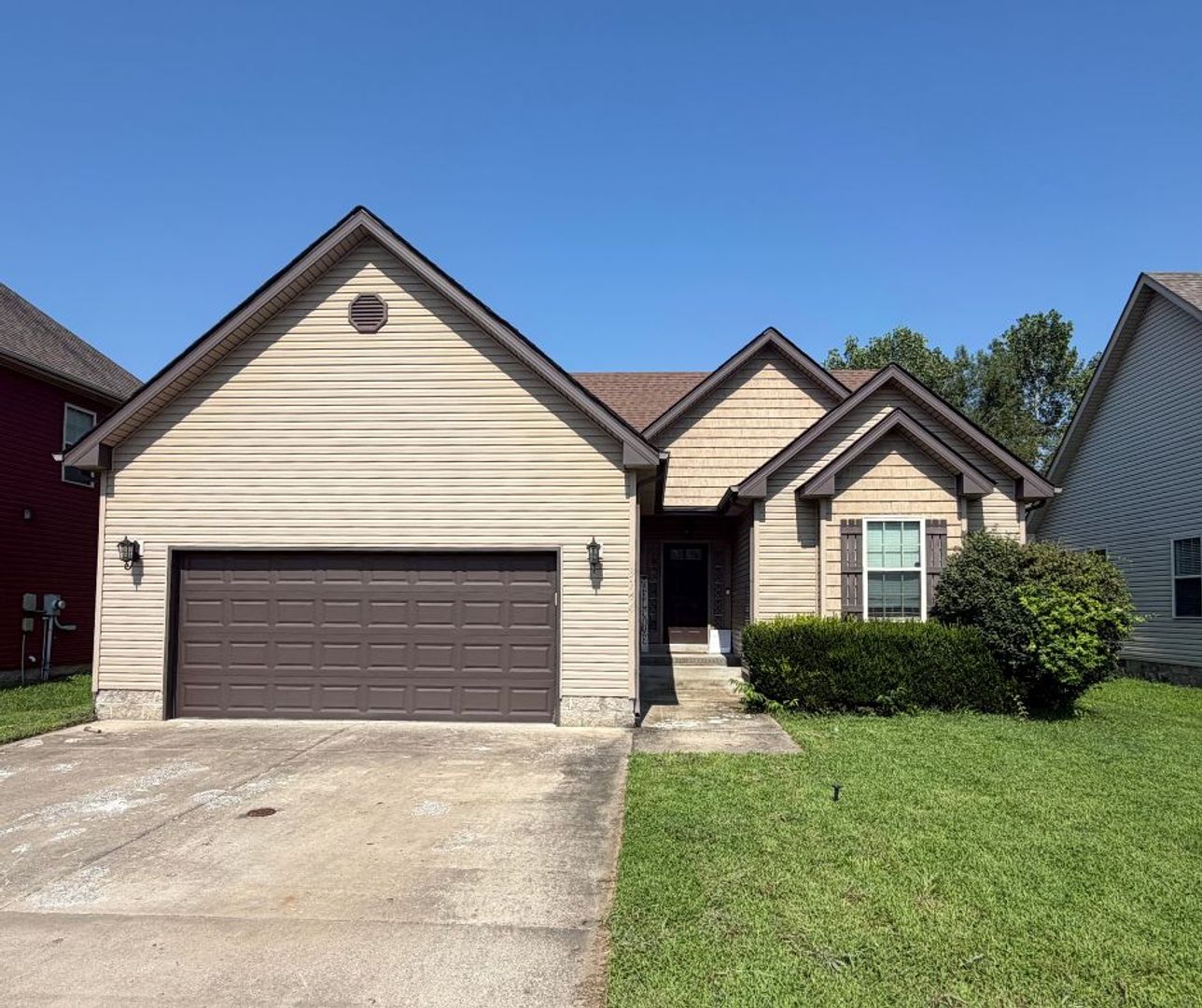 Clarksville House: 3744 Silver Fox Court