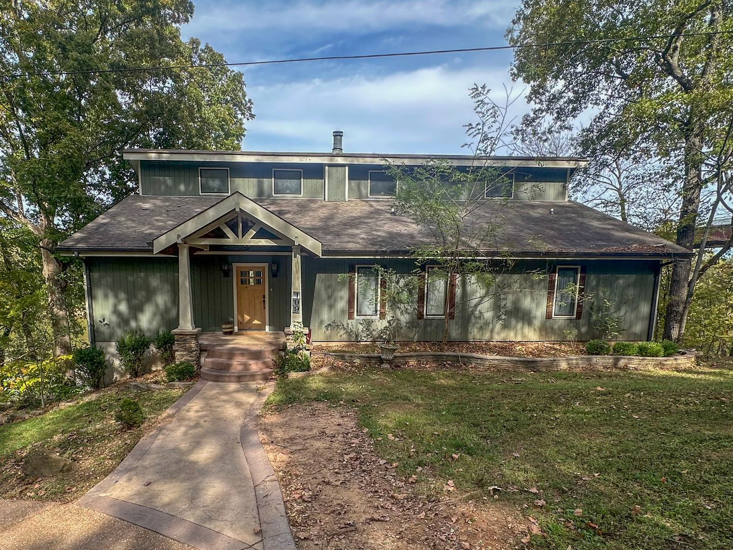 Clarksville House: 109 Mayhew Road