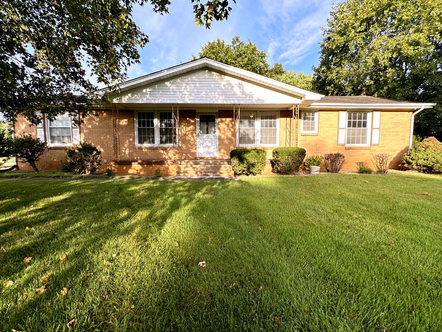 Clarksville House: 2804 Thrush Dr