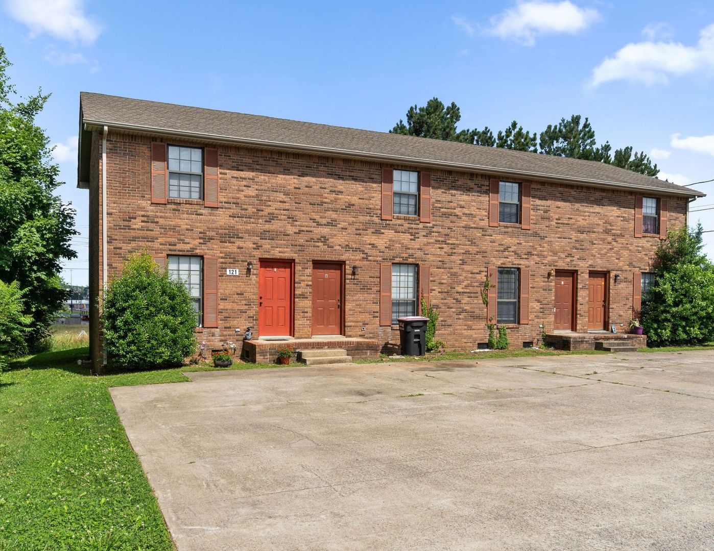 Clarksville Apartment: 121 Stephanie Drive